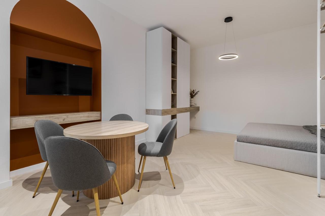 Inshiapartments On Ferentsa Lista Str Lviv Buitenkant foto