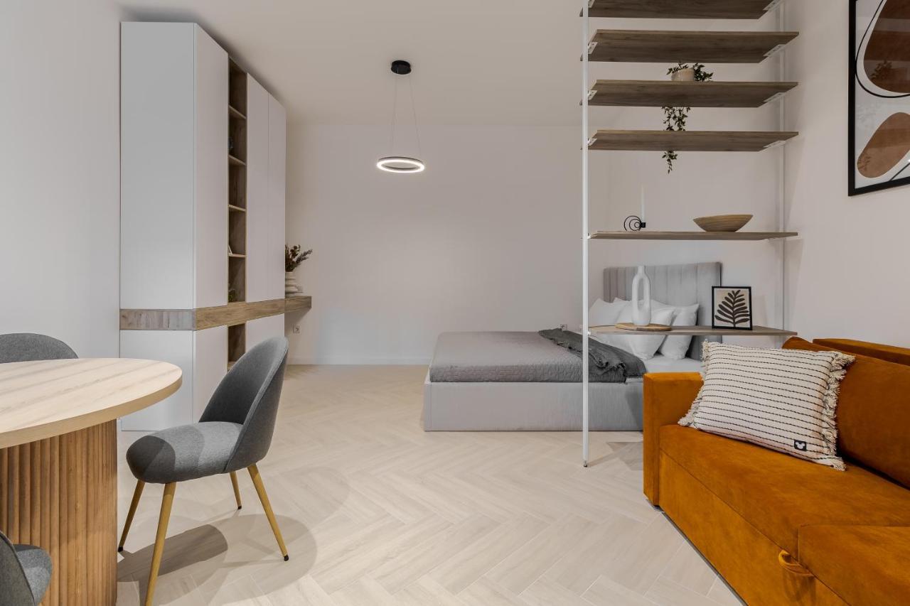 Inshiapartments On Ferentsa Lista Str Lviv Buitenkant foto